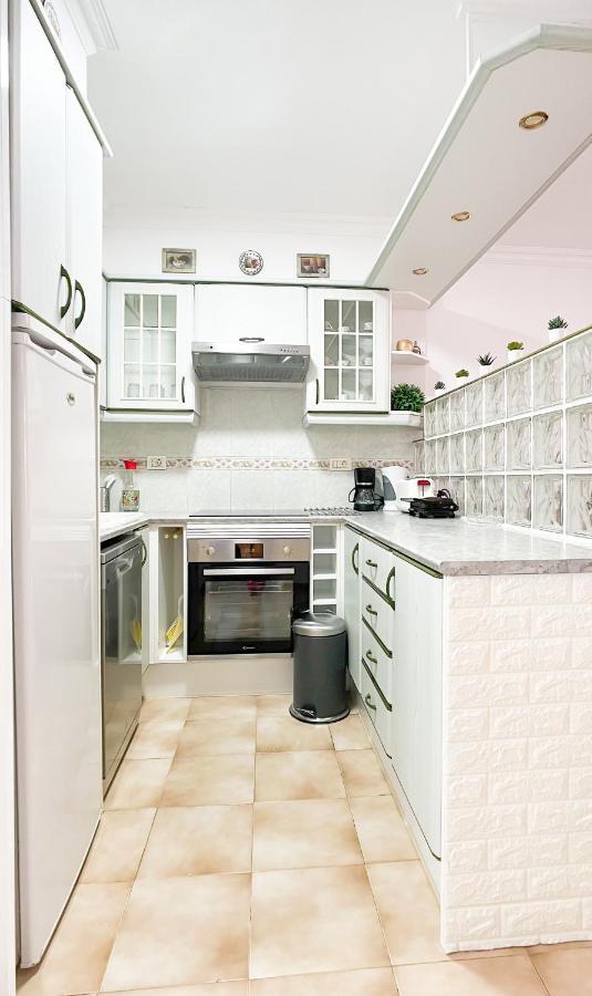 Korallia Guesthouse Castle Harbour Los Cristianos  Ngoại thất bức ảnh