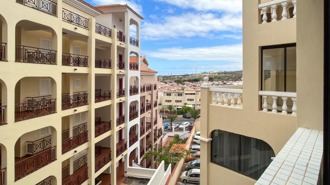 Korallia Guesthouse Castle Harbour Los Cristianos  Ngoại thất bức ảnh